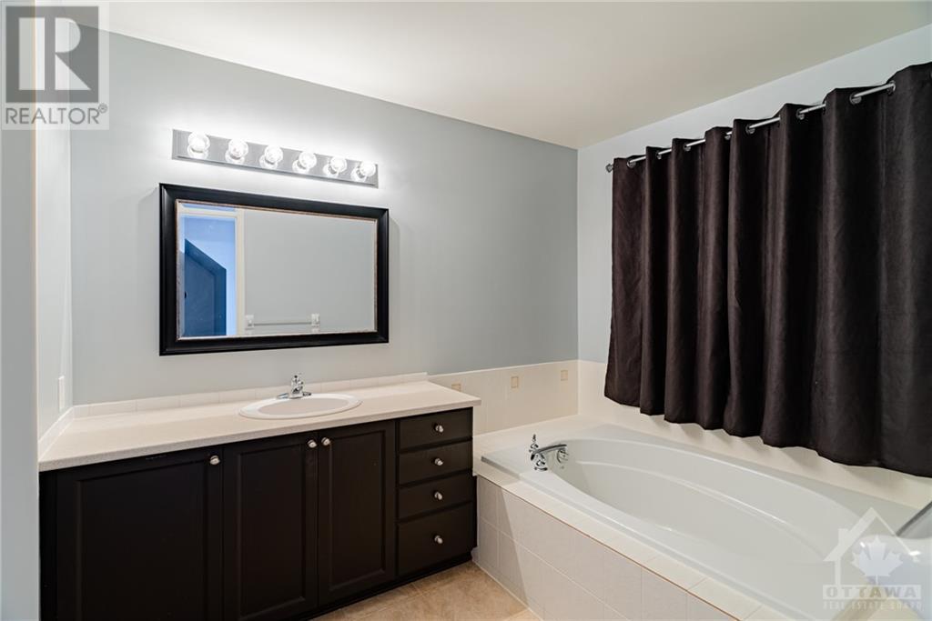 319 Chestermere Crescent, Ottawa, Ontario  K2G 7A8 - Photo 16 - X9519108