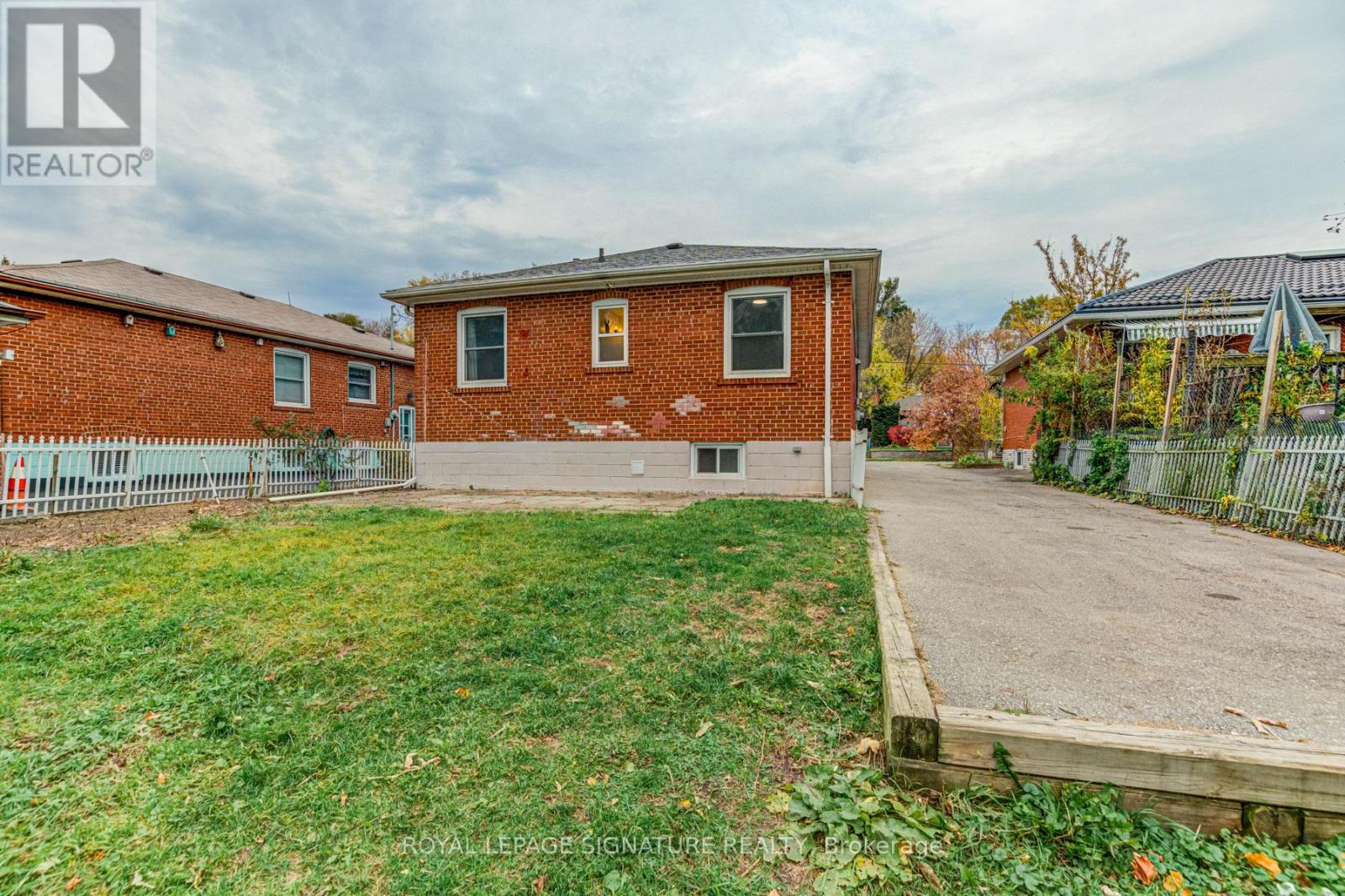 6 Bonnyview Drive, Toronto, Ontario  M8Y 3G6 - Photo 39 - W10413007