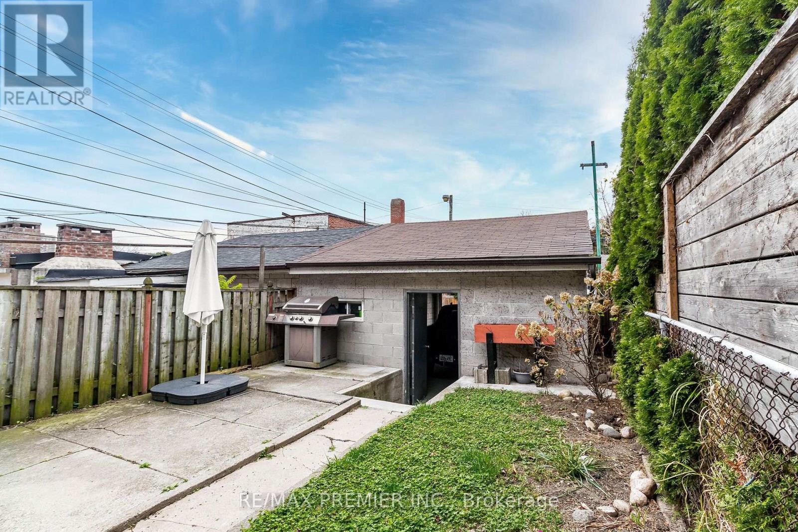 Upper - 258 Symington Avenue, Toronto, Ontario  M6P 3W8 - Photo 31 - W10413178