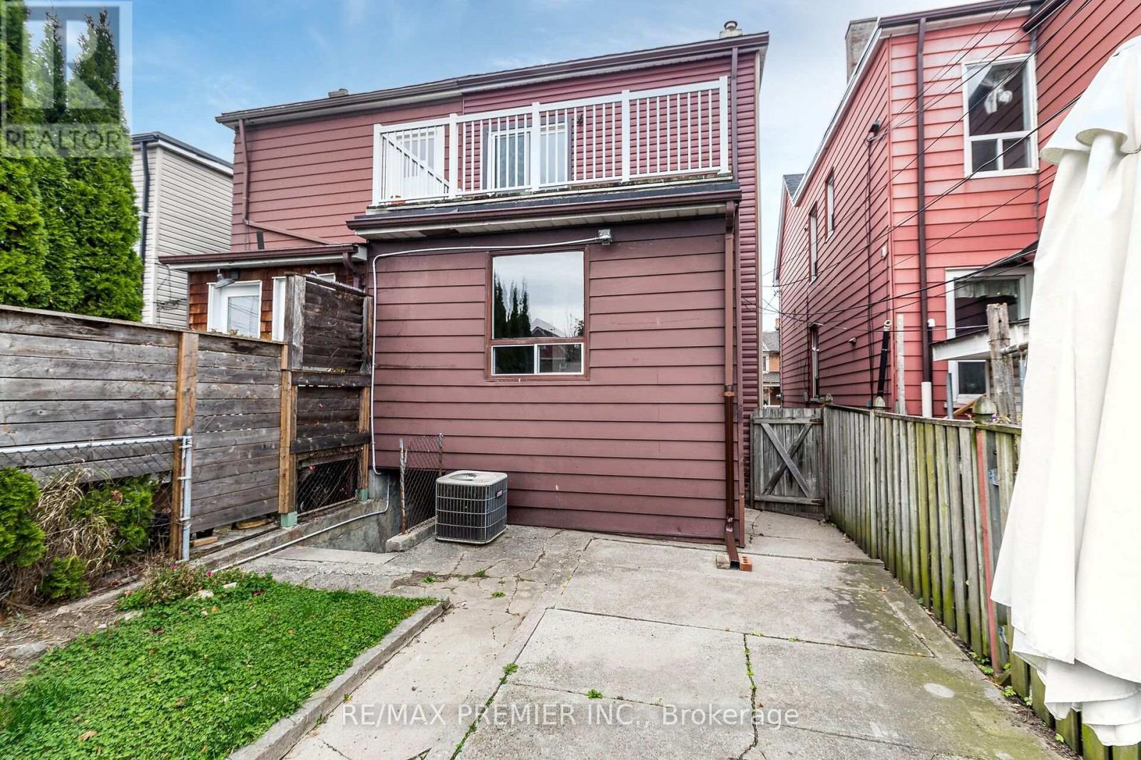 Upper - 258 Symington Avenue, Toronto, Ontario  M6P 3W8 - Photo 32 - W10413178