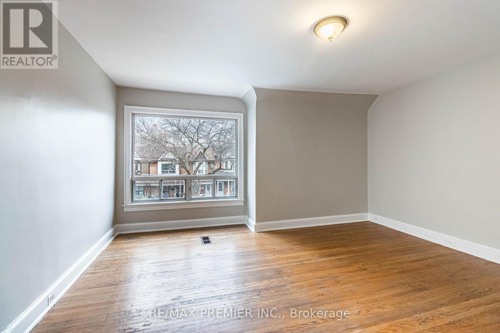 Upper - 258 Symington Avenue, Toronto, Ontario  M6P 3W8 - Photo 8 - W10413178