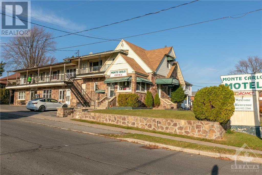 1606-1700 MONTREAL ROAD