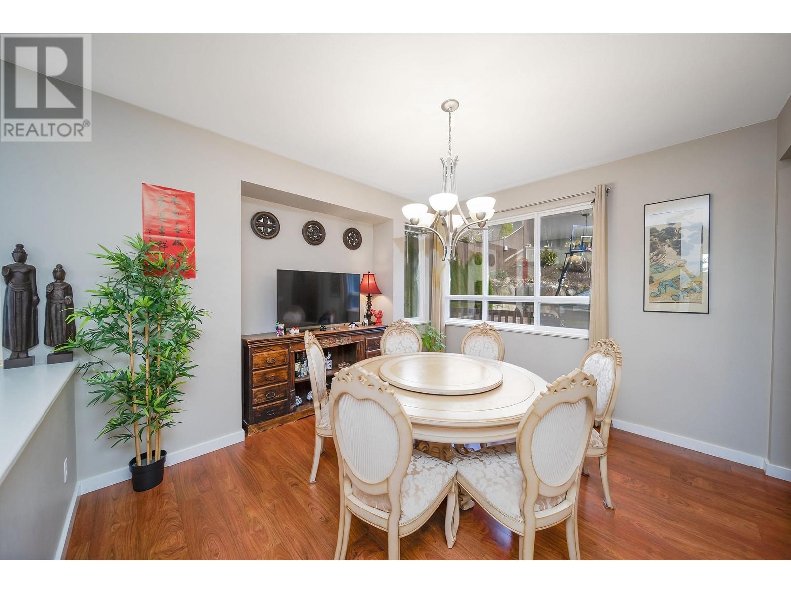 18 Birchwood Crescent, Port Moody, British Columbia  V3H 5H7 - Photo 2 - R2942721