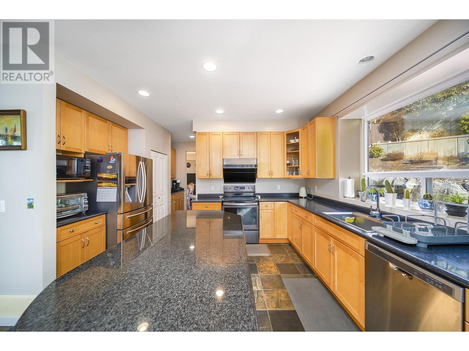 18 Birchwood Crescent, Port Moody, British Columbia  V3H 5H7 - Photo 7 - R2942721