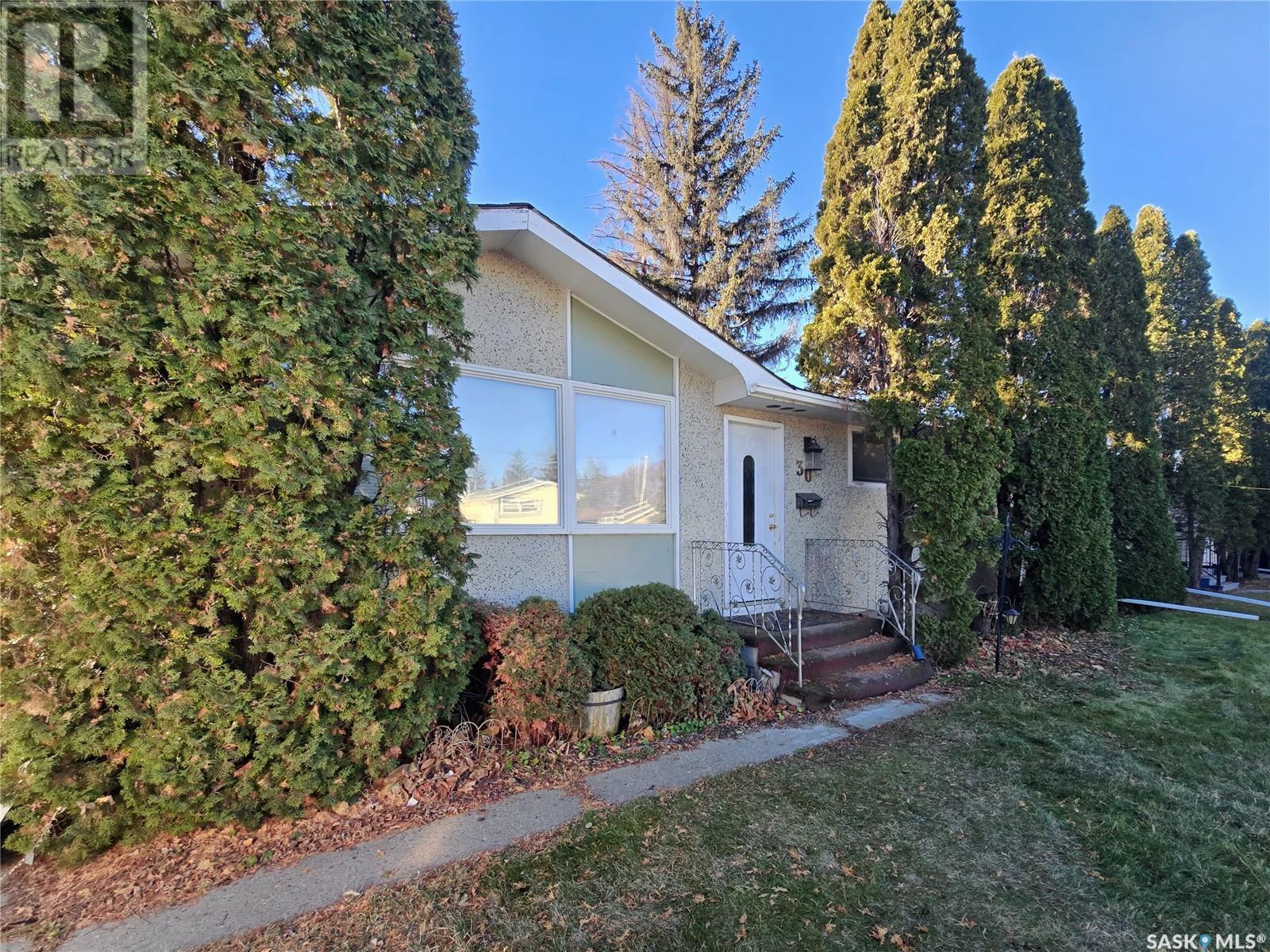 30 Lindsay Drive, Saskatoon, Saskatchewan  S7H 3E1 - Photo 1 - SK987797