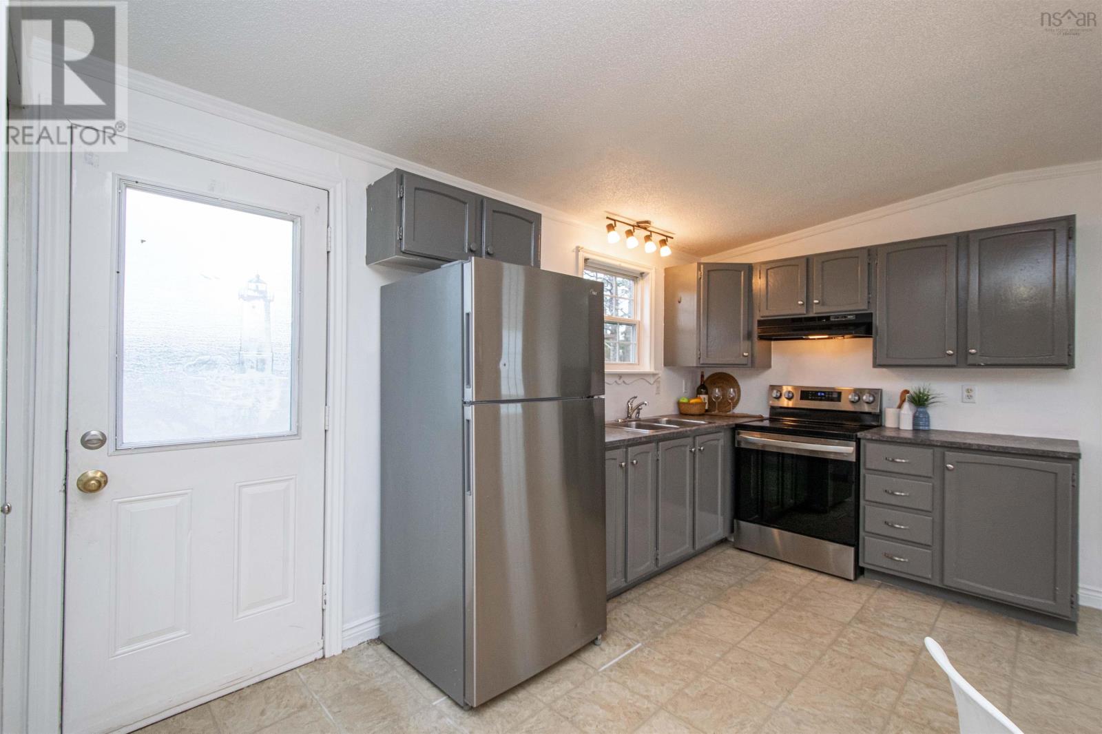 27 Stanley Street, Sackville, Nova Scotia  B3E 1E7 - Photo 4 - 202426276