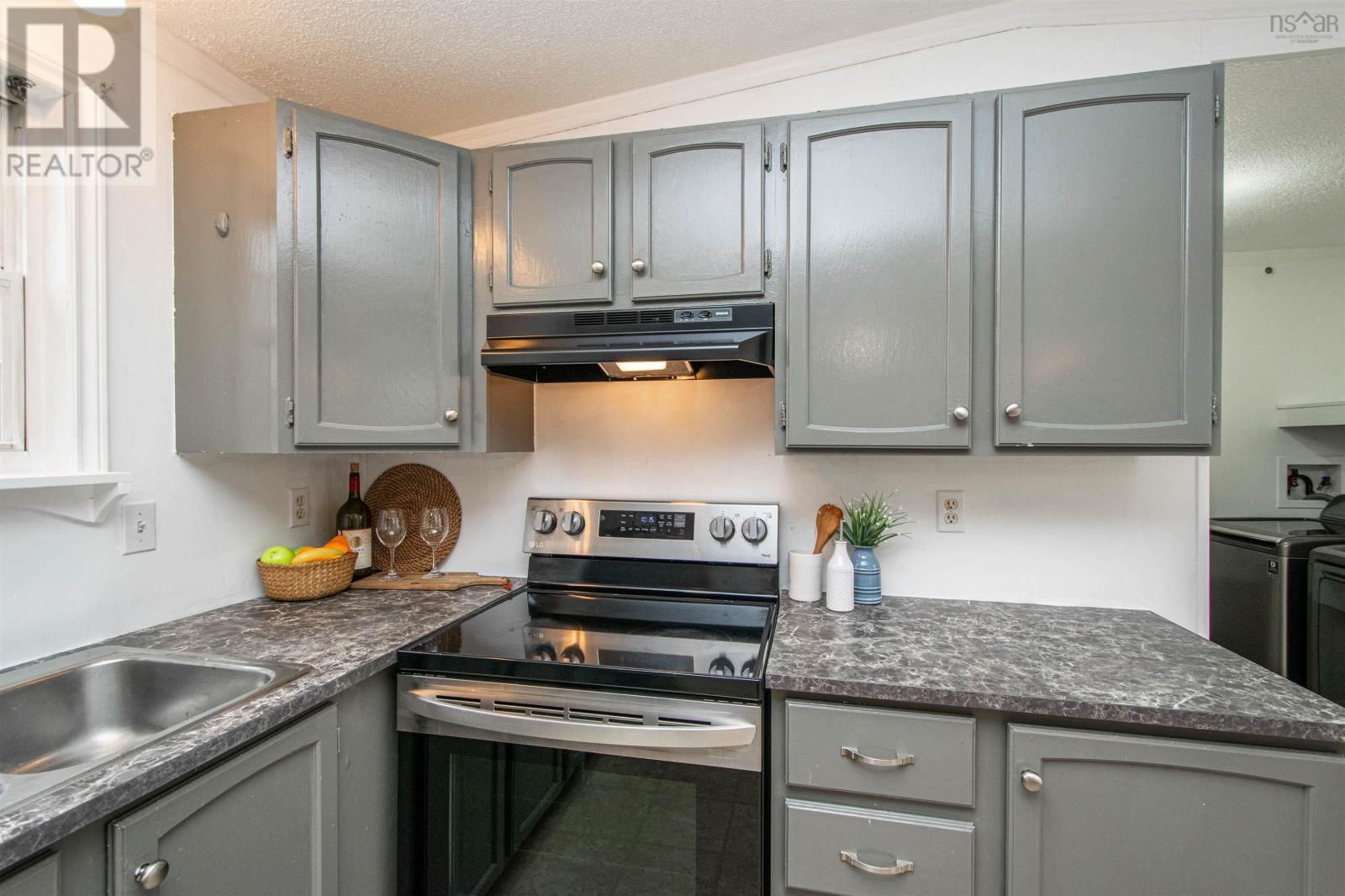 27 Stanley Street, Sackville, Nova Scotia  B3E 1E7 - Photo 6 - 202426276