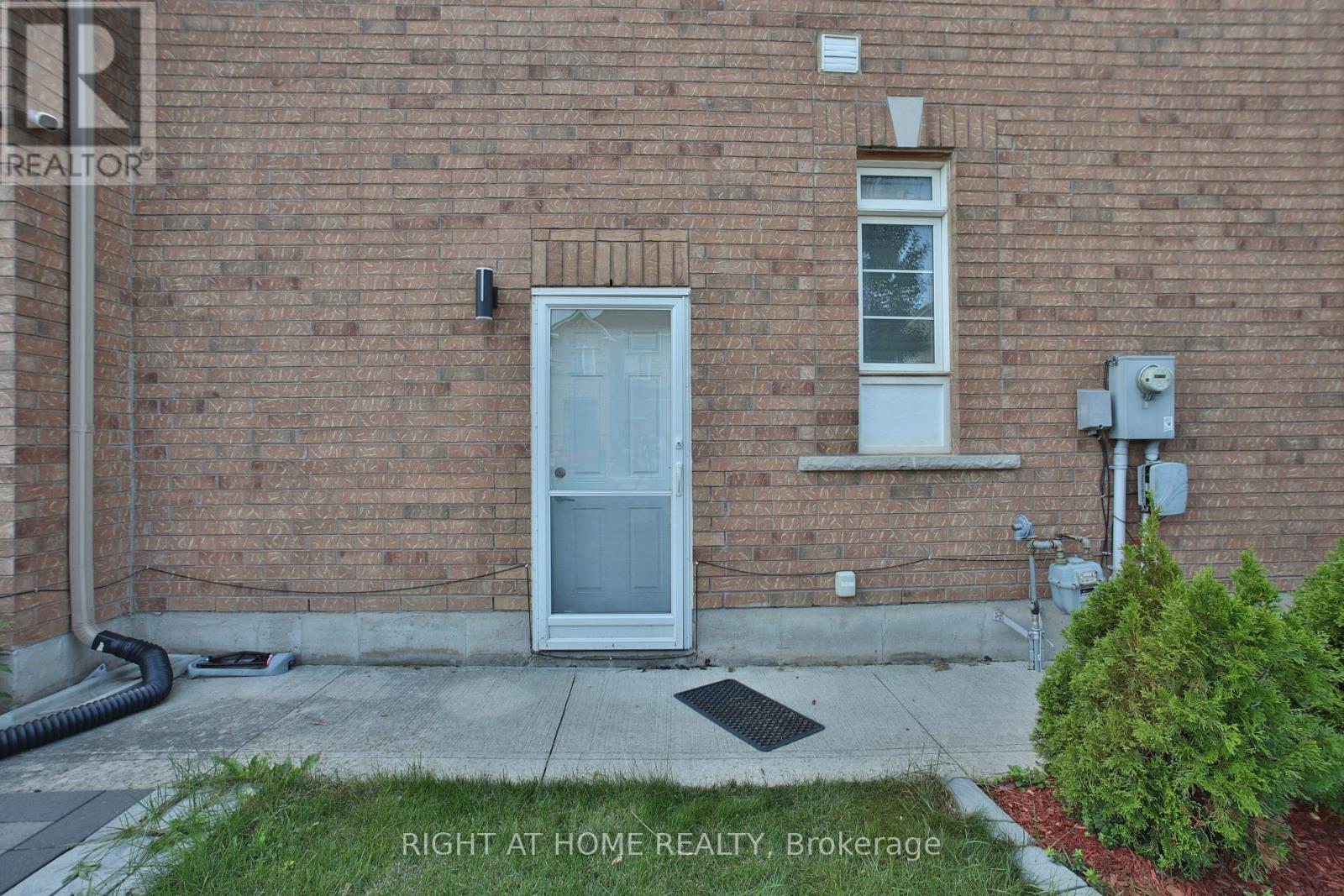 Lower - 33 Wasaga Road, Brampton, Ontario  L6X 3B1 - Photo 5 - W10414274