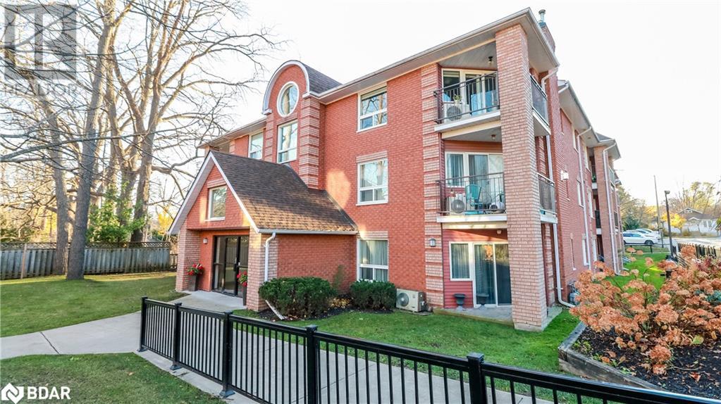 131 CLAPPERTON Street Unit# 305, Barrie, Ontario