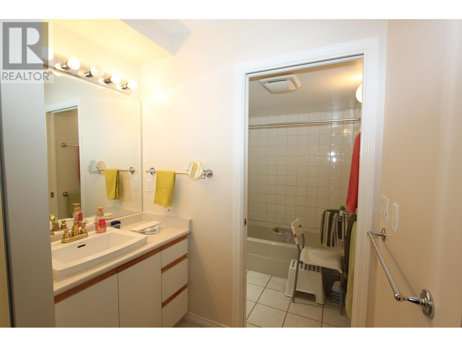 315 121 W 29th Street, North Vancouver, British Columbia  V7N 4L6 - Photo 11 - R2938970
