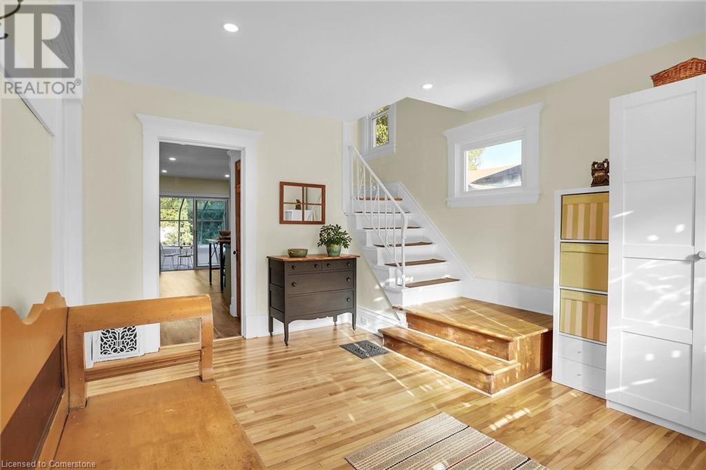 2 Kidd Avenue, Grimsby, Ontario  L3M 3S3 - Photo 4 - 40675304