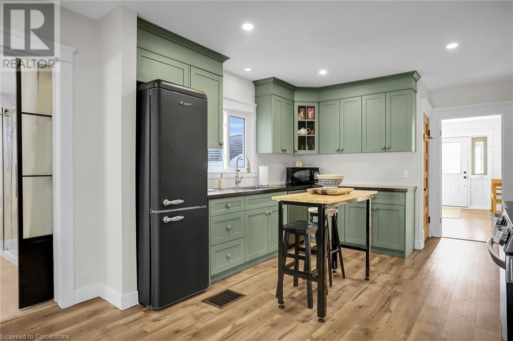 2 Kidd Avenue, Grimsby, Ontario  L3M 3S3 - Photo 6 - 40675304