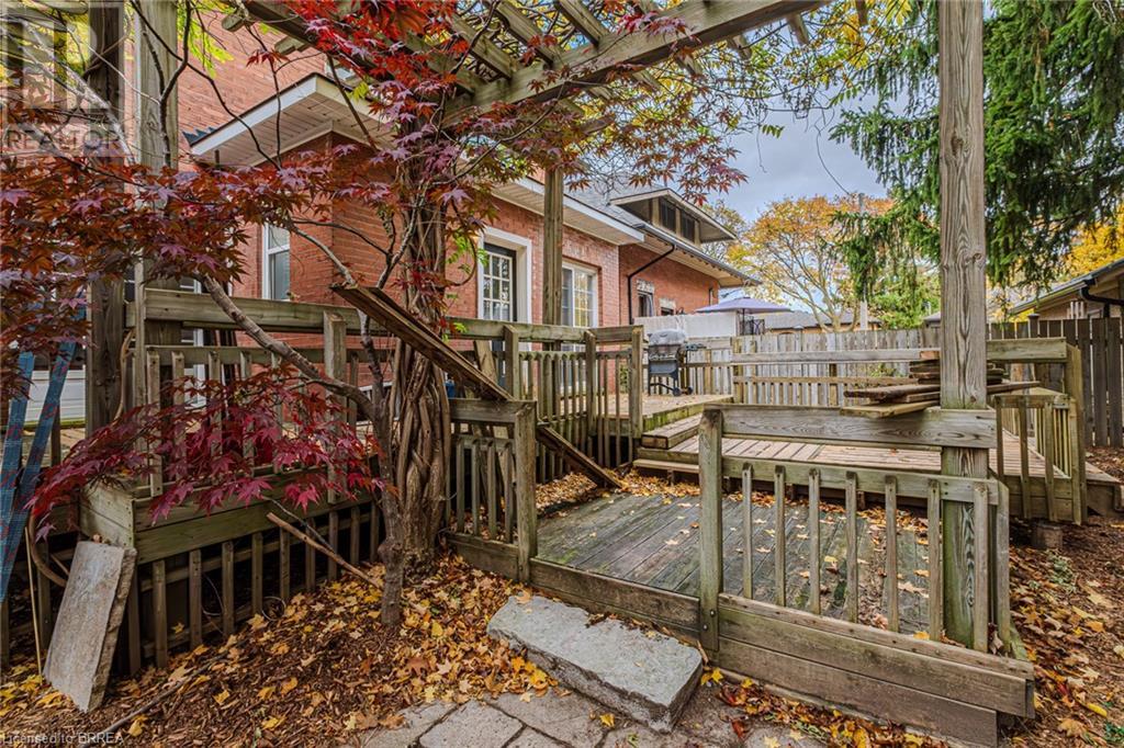 183 St Paul Avenue, Brantford, Ontario  N3T 4G5 - Photo 9 - 40659080