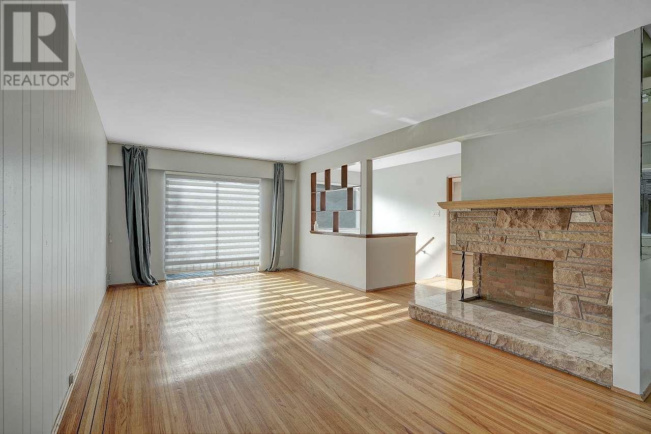 Listing Picture 3 of 39 : 3163 E 1ST AVENUE, Vancouver / 溫哥華 - 魯藝地產 Yvonne Lu Group - MLS Medallion Club Member