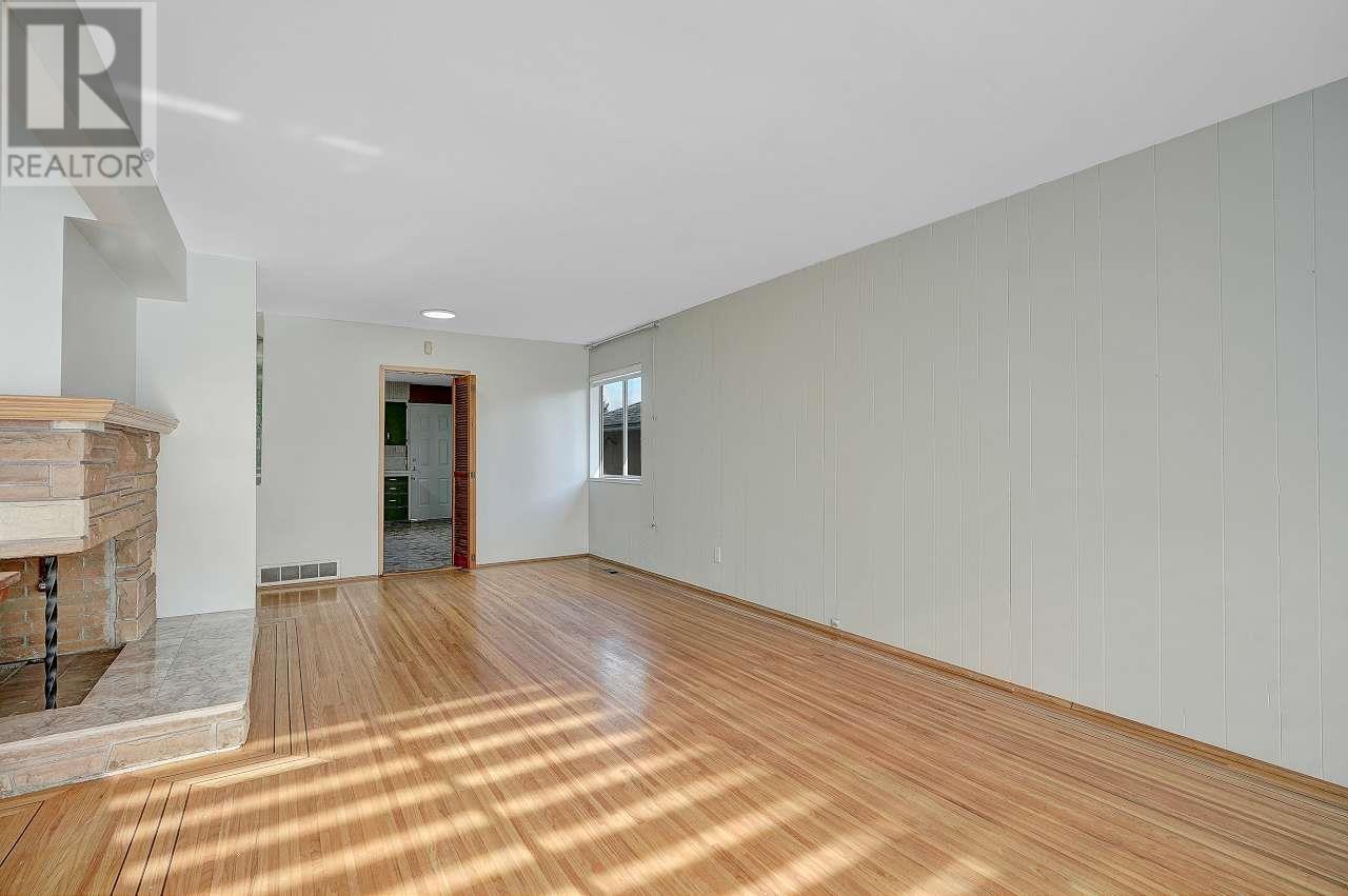 Listing Picture 7 of 39 : 3163 E 1ST AVENUE, Vancouver / 溫哥華 - 魯藝地產 Yvonne Lu Group - MLS Medallion Club Member