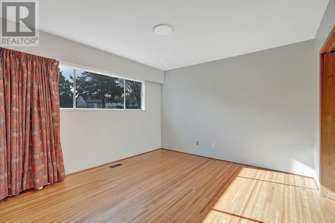 Listing Picture 18 of 39 : 3163 E 1ST AVENUE, Vancouver / 溫哥華 - 魯藝地產 Yvonne Lu Group - MLS Medallion Club Member