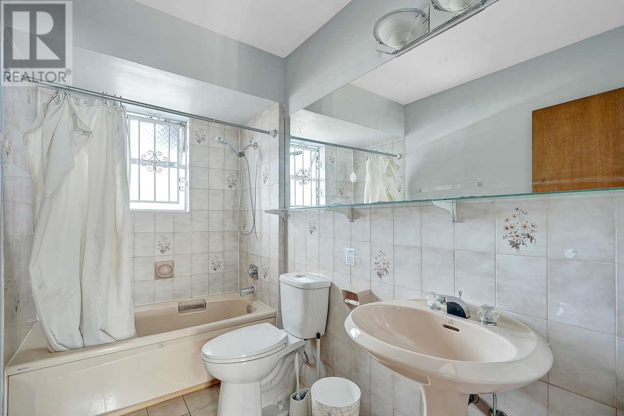 Listing Picture 15 of 39 : 3163 E 1ST AVENUE, Vancouver / 溫哥華 - 魯藝地產 Yvonne Lu Group - MLS Medallion Club Member