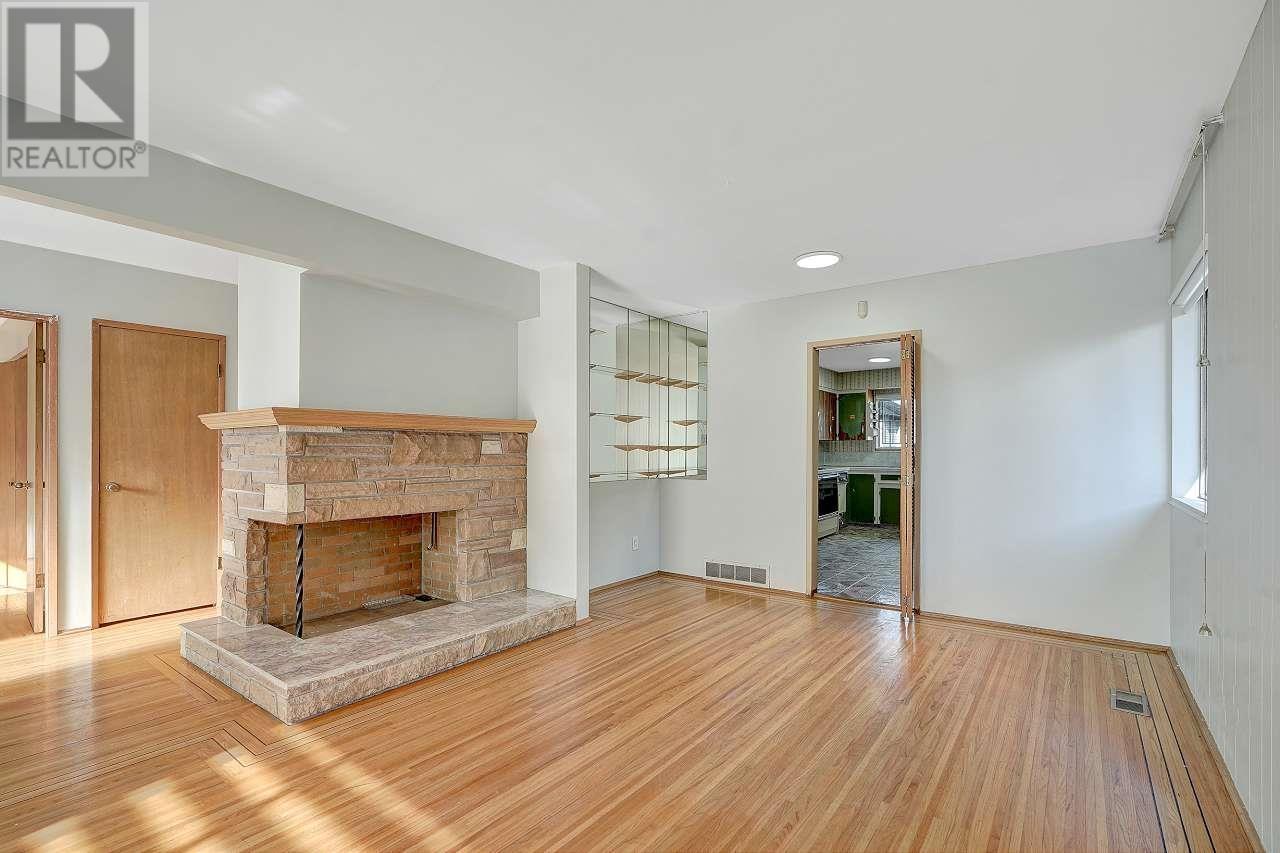 Listing Picture 8 of 39 : 3163 E 1ST AVENUE, Vancouver / 溫哥華 - 魯藝地產 Yvonne Lu Group - MLS Medallion Club Member