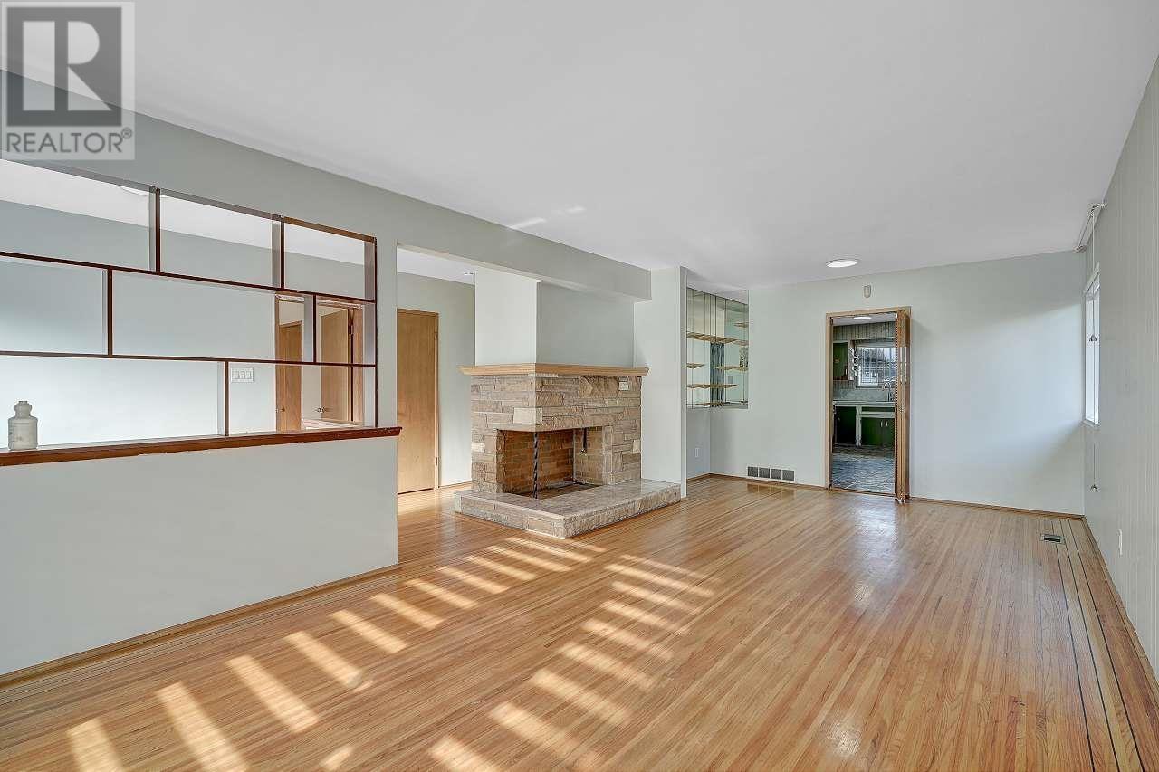 Listing Picture 6 of 39 : 3163 E 1ST AVENUE, Vancouver / 溫哥華 - 魯藝地產 Yvonne Lu Group - MLS Medallion Club Member