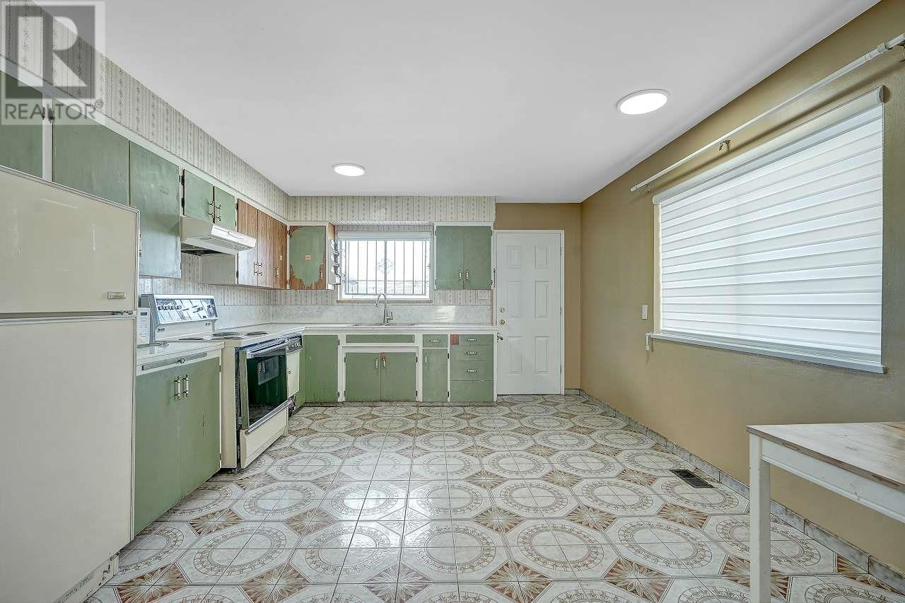 Listing Picture 10 of 39 : 3163 E 1ST AVENUE, Vancouver / 溫哥華 - 魯藝地產 Yvonne Lu Group - MLS Medallion Club Member