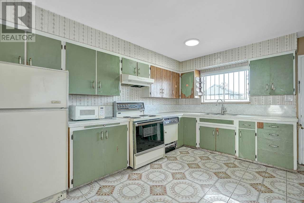 Listing Picture 12 of 39 : 3163 E 1ST AVENUE, Vancouver / 溫哥華 - 魯藝地產 Yvonne Lu Group - MLS Medallion Club Member