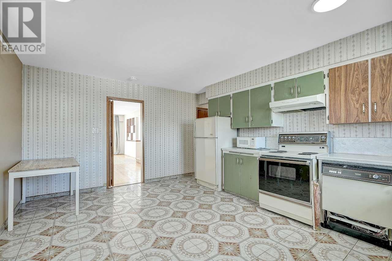 Listing Picture 13 of 39 : 3163 E 1ST AVENUE, Vancouver / 溫哥華 - 魯藝地產 Yvonne Lu Group - MLS Medallion Club Member