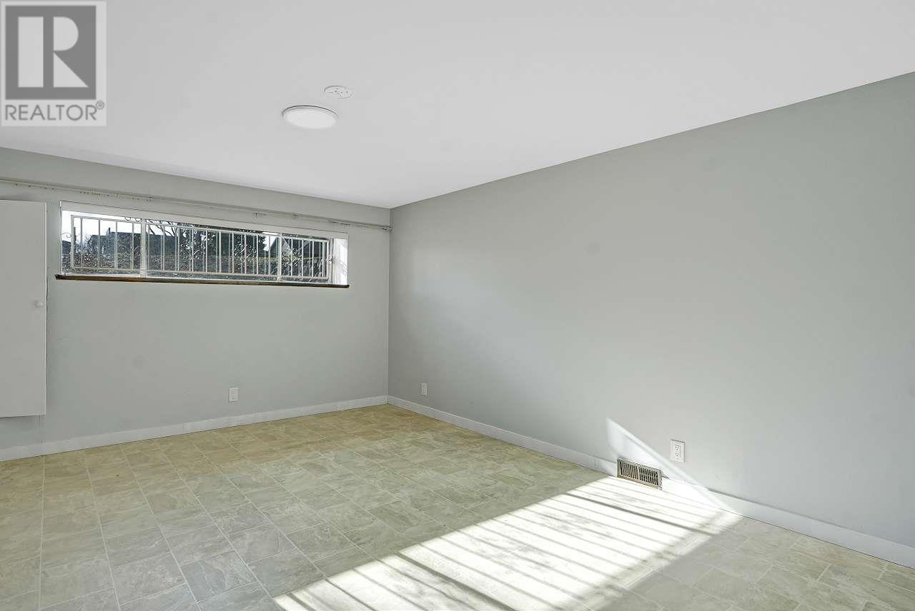 Listing Picture 23 of 39 : 3163 E 1ST AVENUE, Vancouver / 溫哥華 - 魯藝地產 Yvonne Lu Group - MLS Medallion Club Member