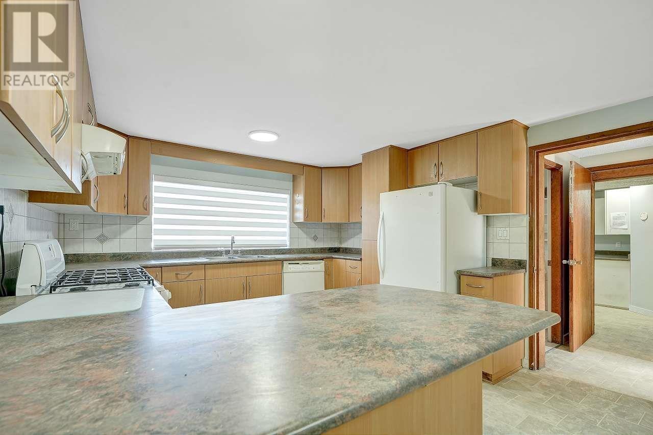Listing Picture 28 of 39 : 3163 E 1ST AVENUE, Vancouver / 溫哥華 - 魯藝地產 Yvonne Lu Group - MLS Medallion Club Member