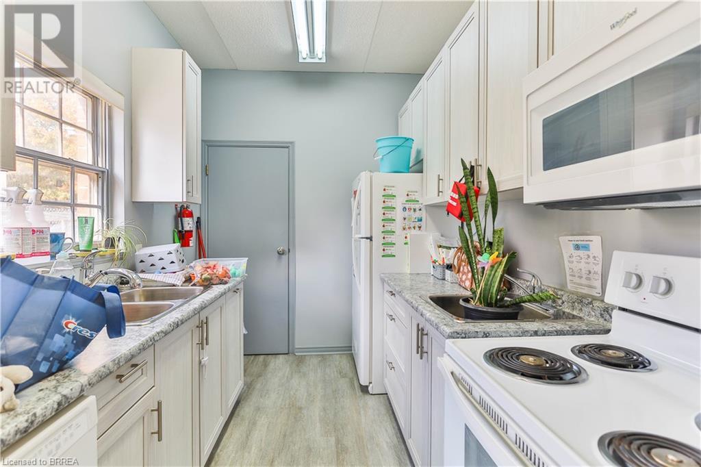 14 Henry Street, Brantford, Ontario  N3R 1Z8 - Photo 12 - 40671754