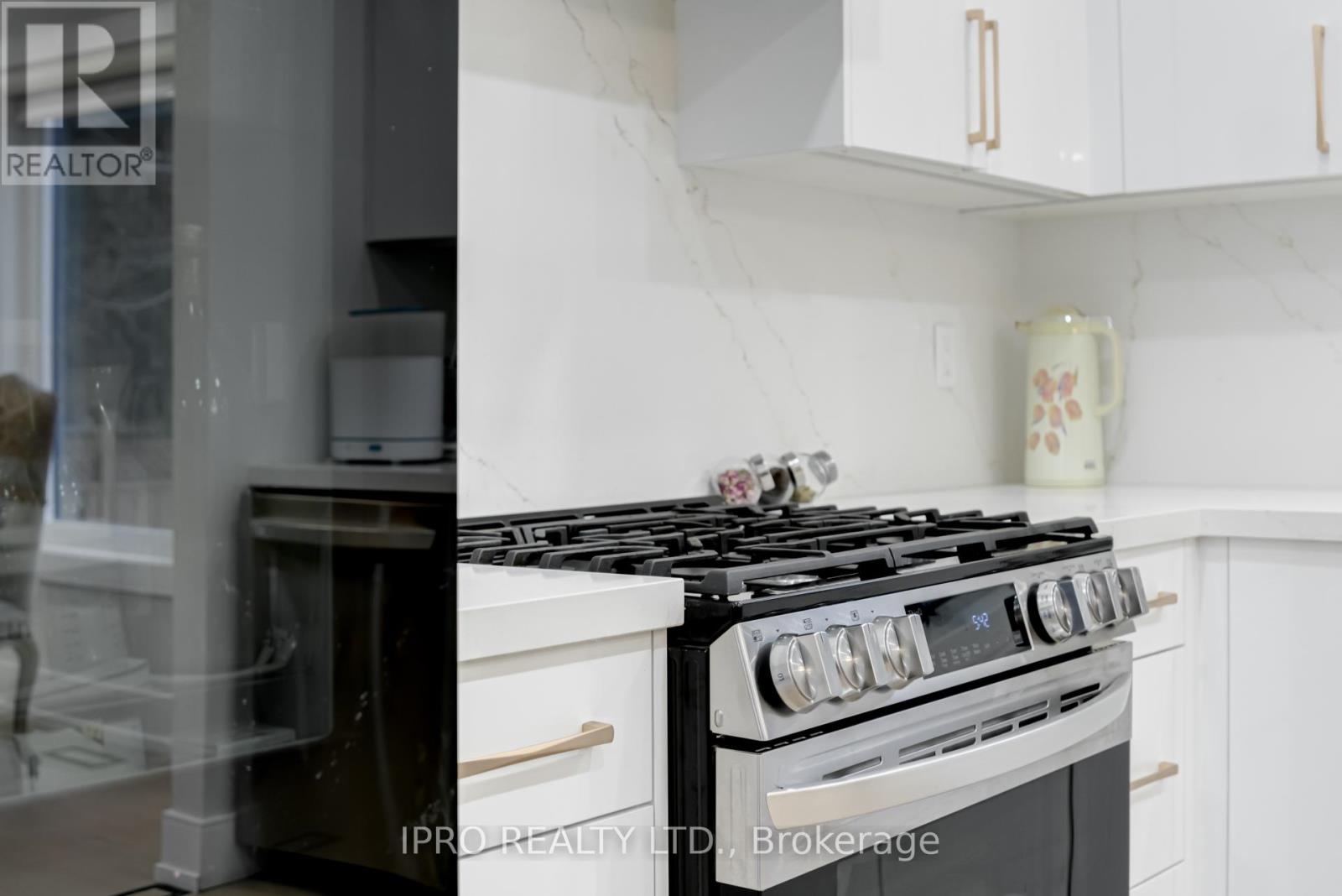 10 Urbandale Avenue, Toronto, Ontario  M2M 2H1 - Photo 7 - C9867670