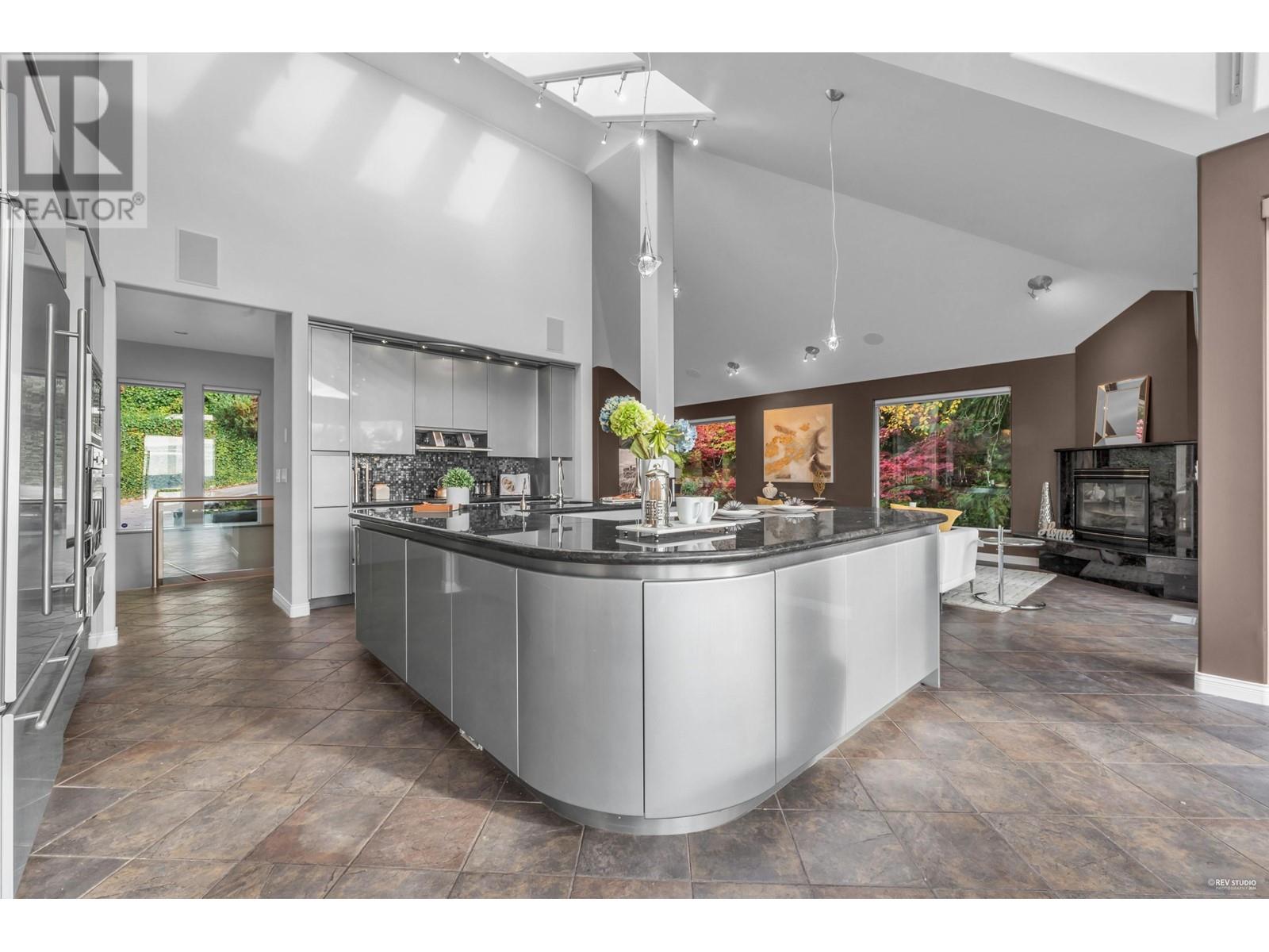 4253 Rockbank Place, West Vancouver, British Columbia  V7W 1A8 - Photo 14 - R2943073