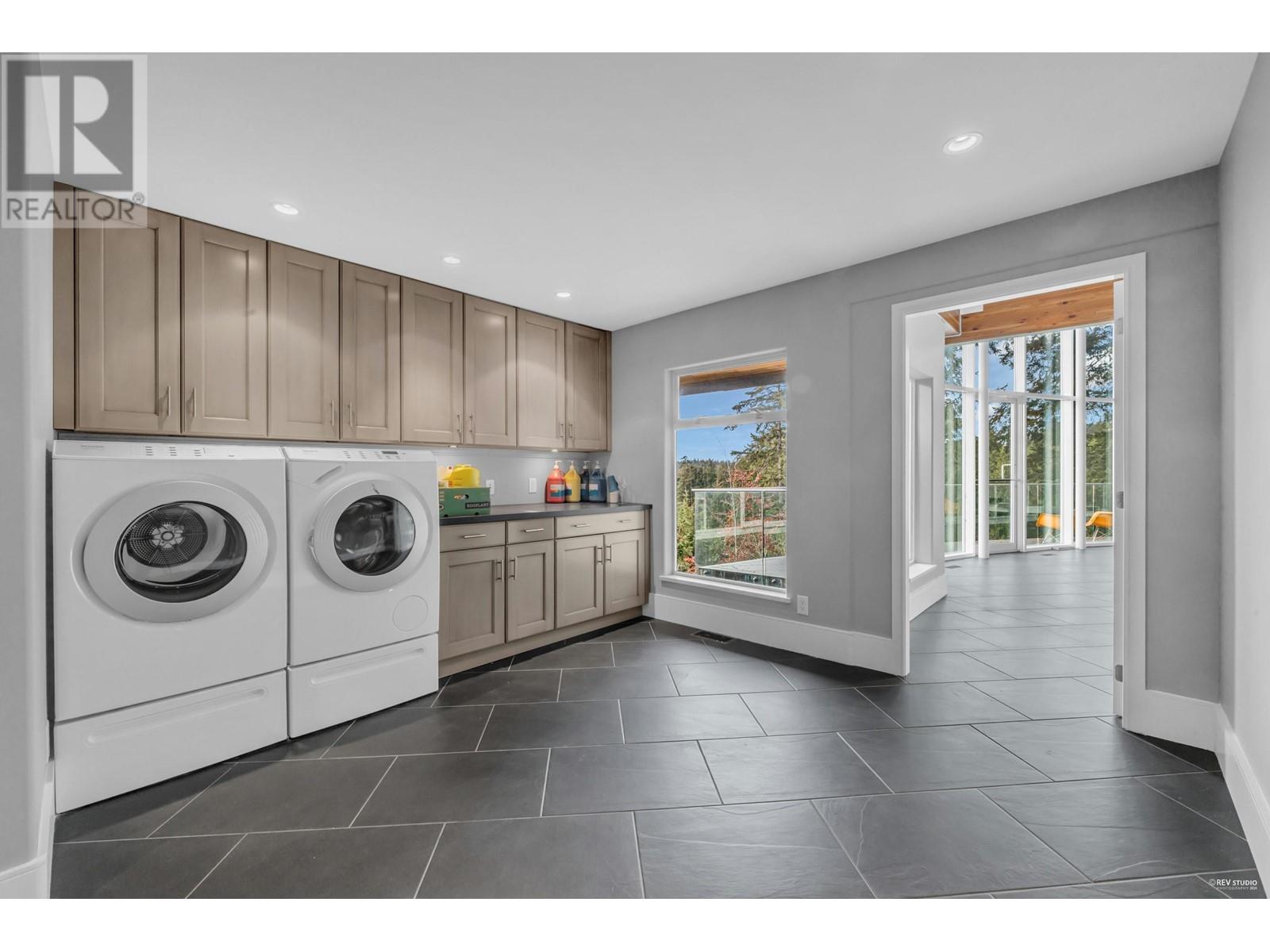 4253 Rockbank Place, West Vancouver, British Columbia  V7W 1A8 - Photo 27 - R2943073