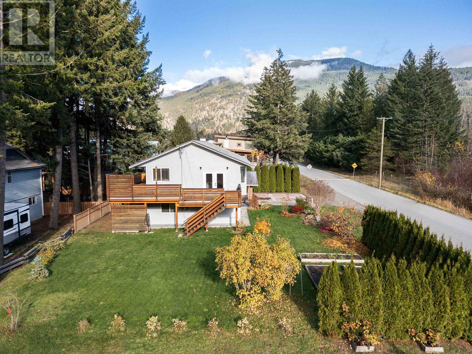 7389 Harrow Road, Pemberton, British Columbia  V0N 2L0 - Photo 4 - R2943110