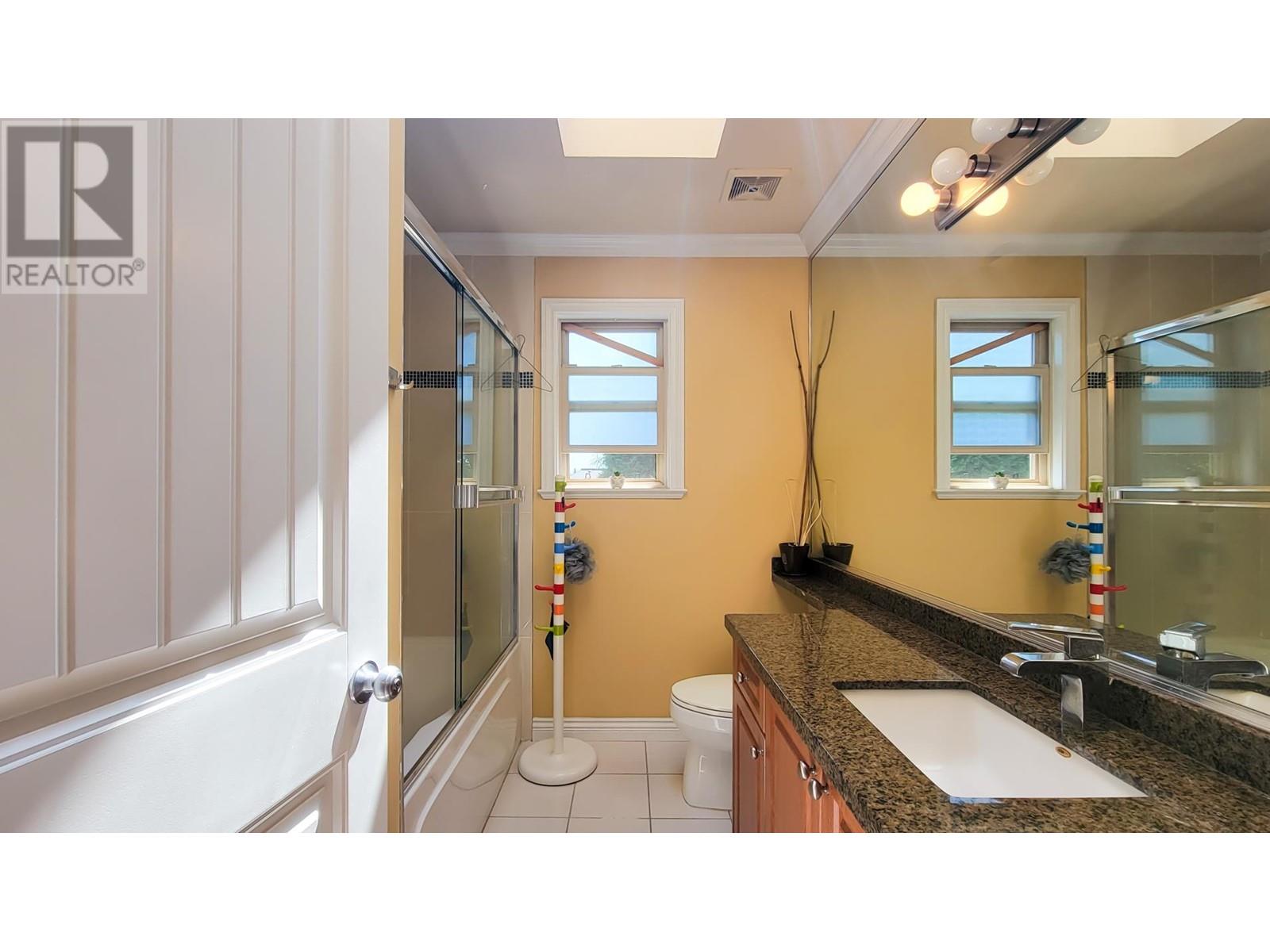 Listing Picture 29 of 40 : 7058 PATTERSON AVENUE, Burnaby / 本拿比 - 魯藝地產 Yvonne Lu Group - MLS Medallion Club Member