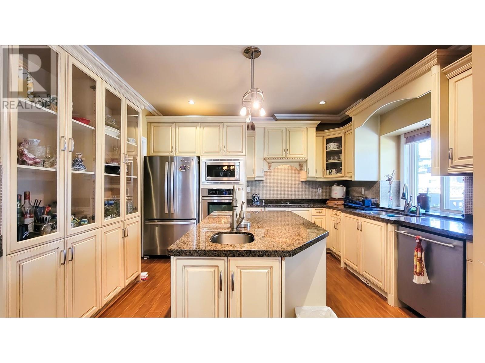 Listing Picture 9 of 40 : 7058 PATTERSON AVENUE, Burnaby / 本拿比 - 魯藝地產 Yvonne Lu Group - MLS Medallion Club Member