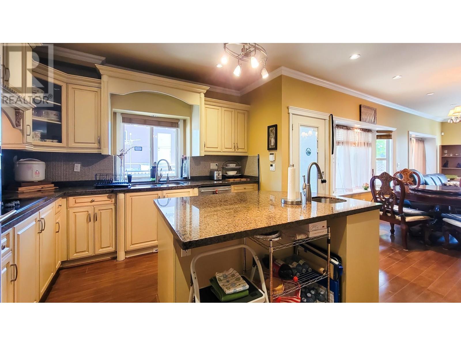 Listing Picture 10 of 40 : 7058 PATTERSON AVENUE, Burnaby / 本拿比 - 魯藝地產 Yvonne Lu Group - MLS Medallion Club Member