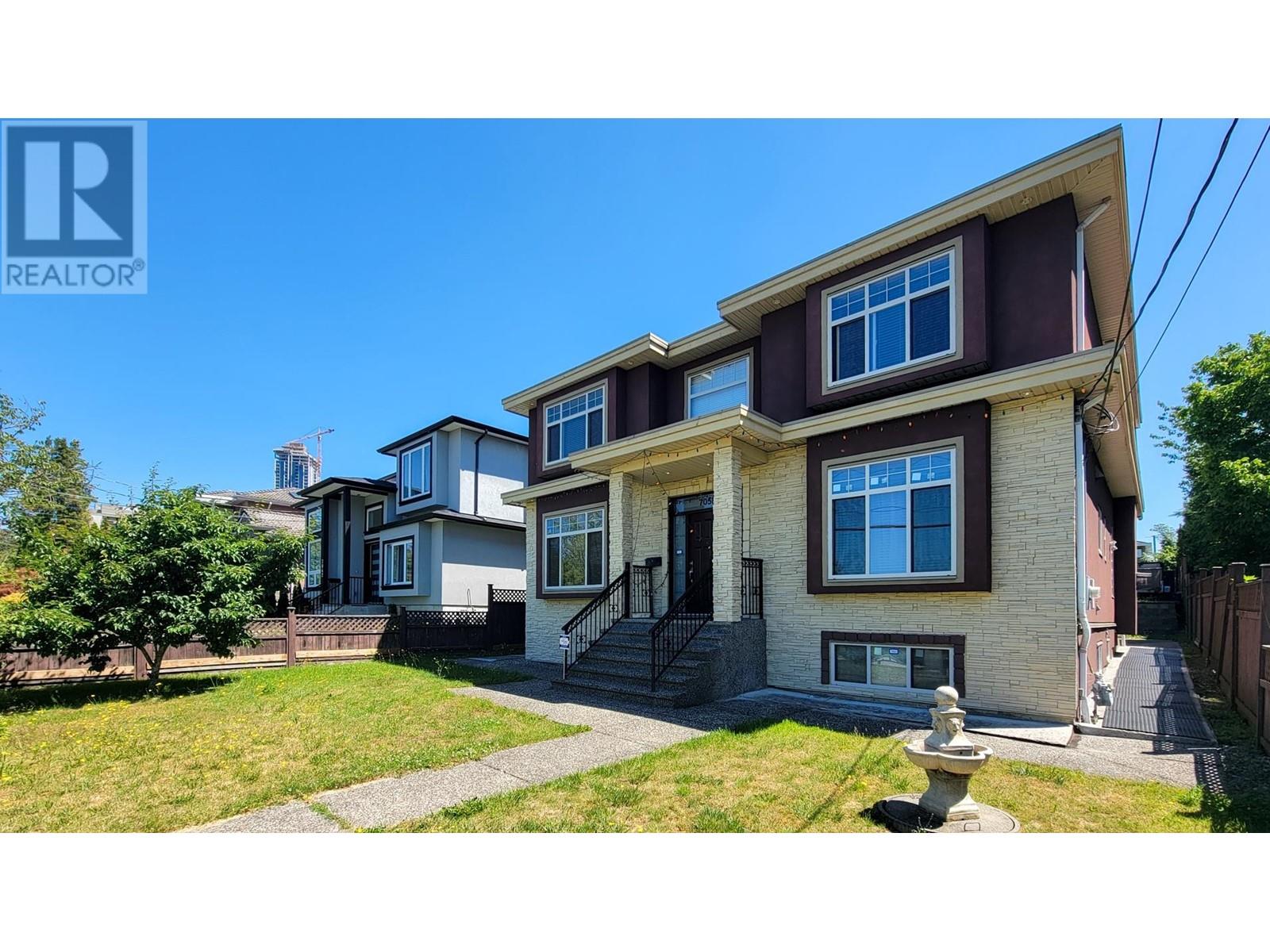 Listing Picture 2 of 40 : 7058 PATTERSON AVENUE, Burnaby / 本拿比 - 魯藝地產 Yvonne Lu Group - MLS Medallion Club Member