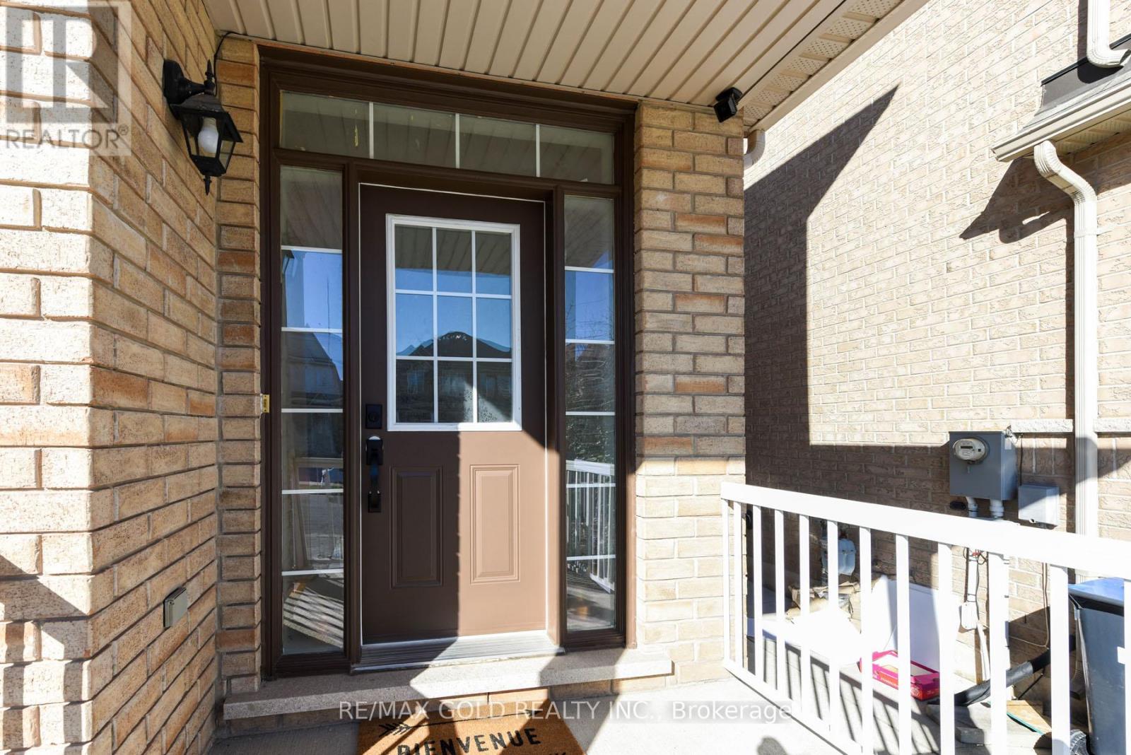 86 Crumlin Crescent, Brampton, Ontario  L6X 0Y4 - Photo 3 - W10415417