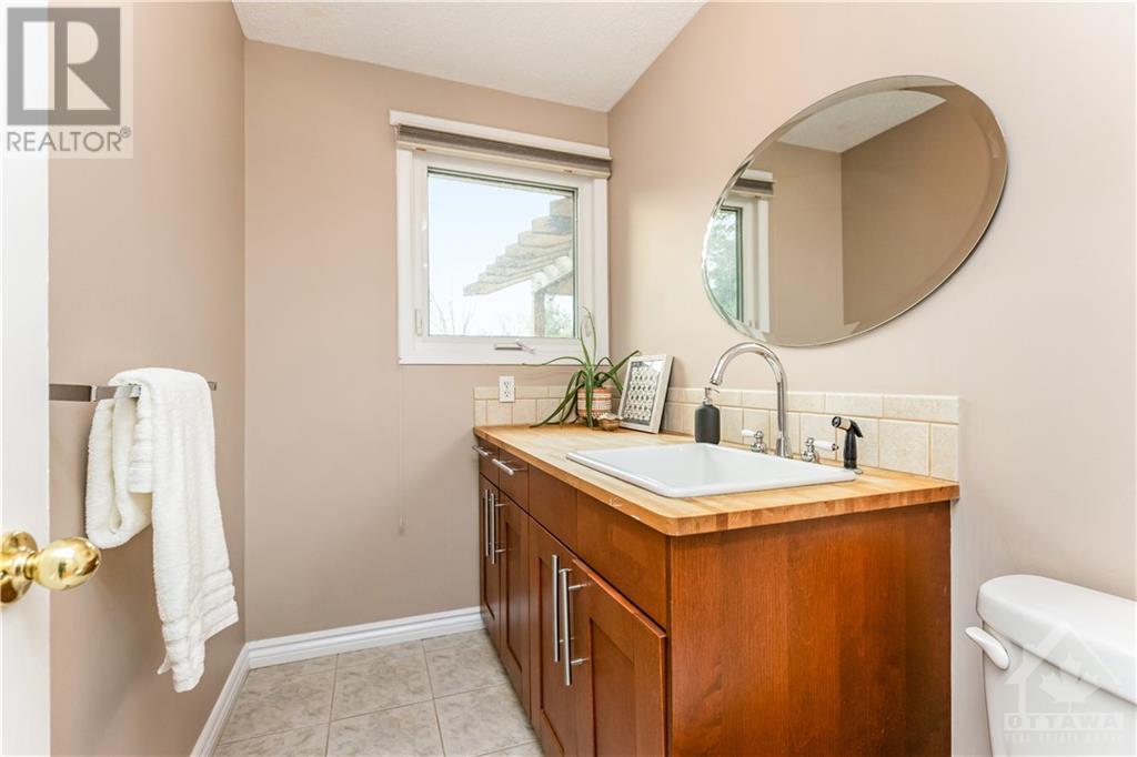 12 Pellan CrescentOttawa, Ontario  K2K 1J5 - Photo 10 - X10419555