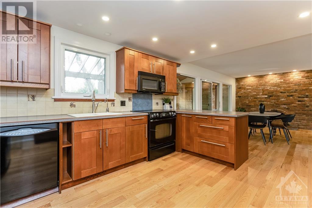 12 Pellan CrescentOttawa, Ontario  K2K 1J5 - Photo 8 - X10419555