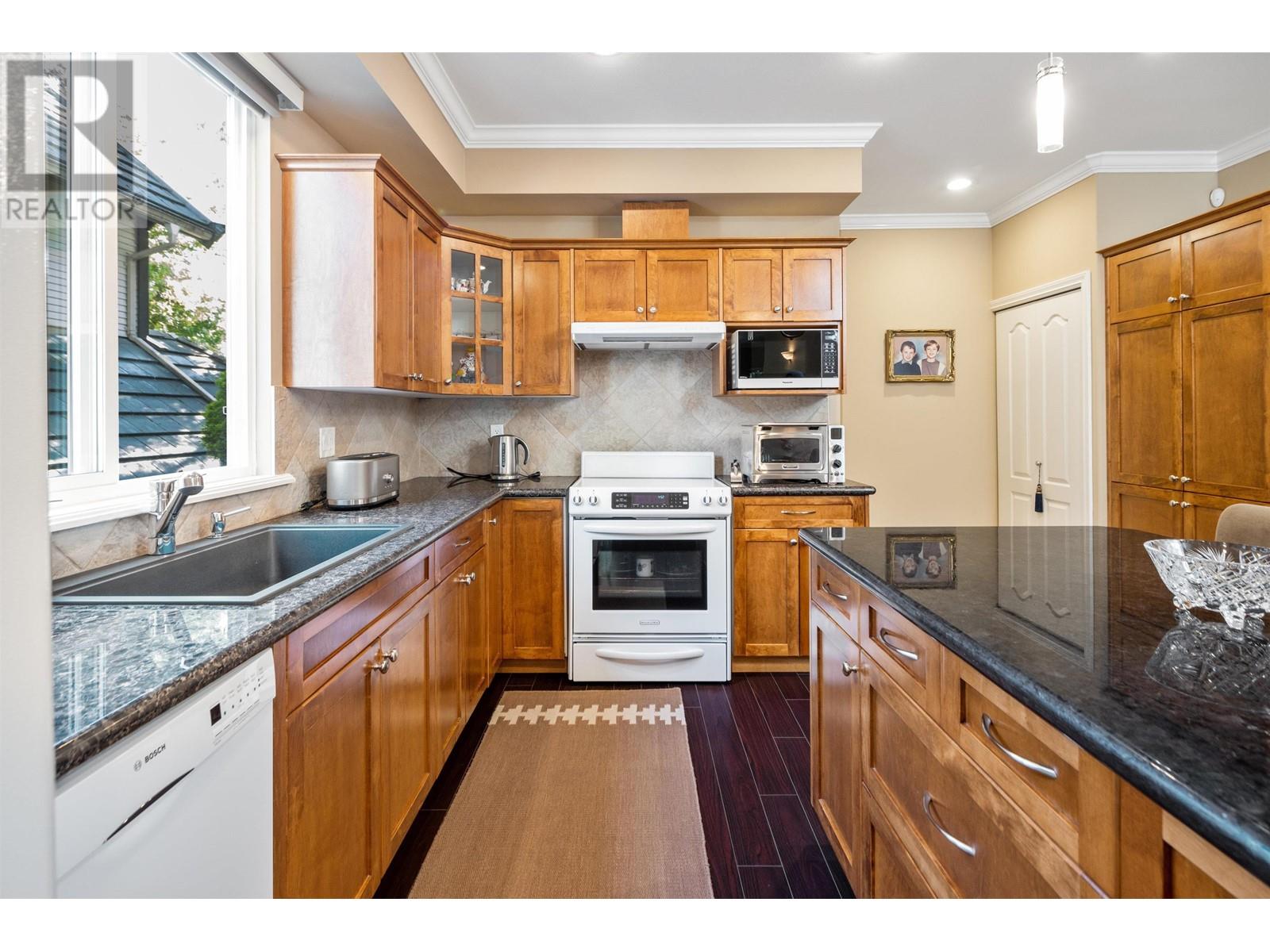 2205 Parkway Boulevard, Coquitlam, British Columbia  V3E 3P8 - Photo 11 - R2943153