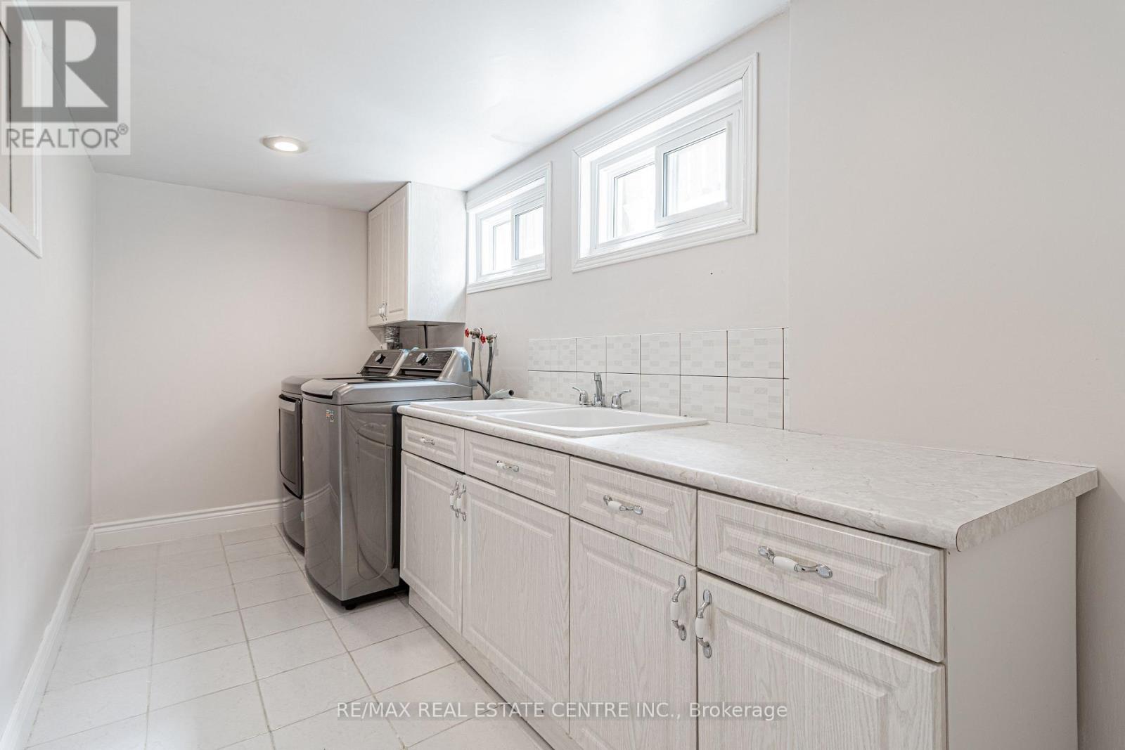 24 Duncairn DriveToronto (Princess-Rosethorn), Ontario  M9B 2P1 - Photo 22 - W10415598