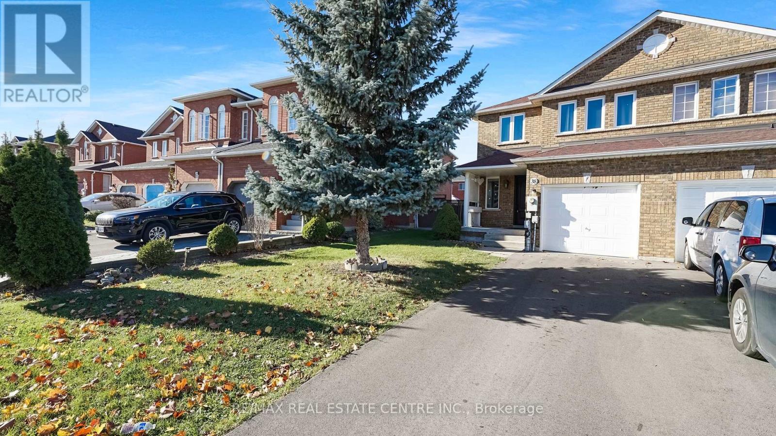 38 Piazza CrescentVaughan (West Woodbridge), Ontario  L4H 2C7 - Photo 2 - N10415787