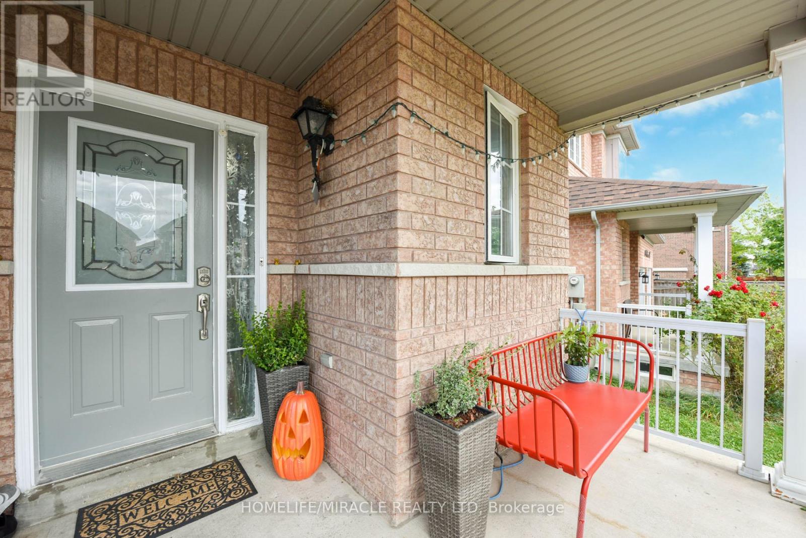 82 Via Romano Way, Brampton, Ontario  L6P 1K2 - Photo 4 - W10415770