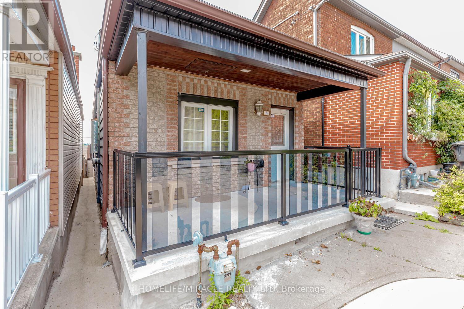 Lower - 158 Gilbert Avenue, Toronto, Ontario  M6E 4W3 - Photo 5 - W9351758