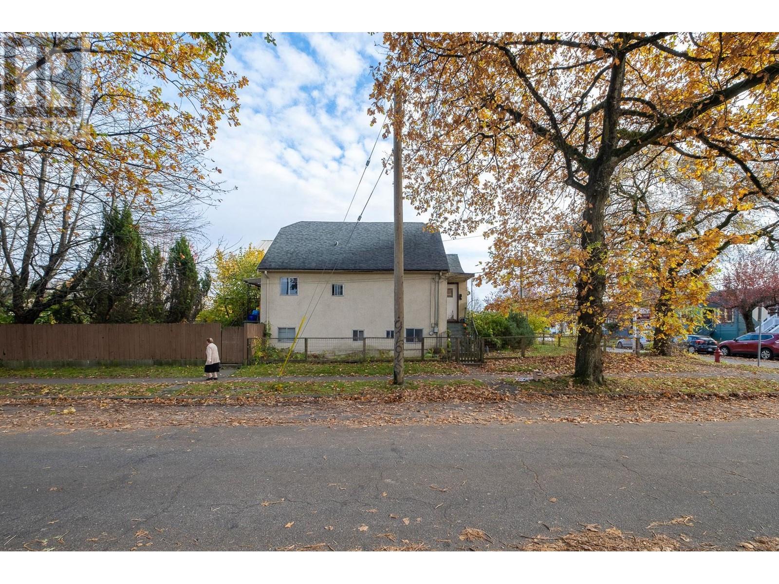 Listing Picture 13 of 25 : 2305 TURNER STREET, Vancouver / 溫哥華 - 魯藝地產 Yvonne Lu Group - MLS Medallion Club Member