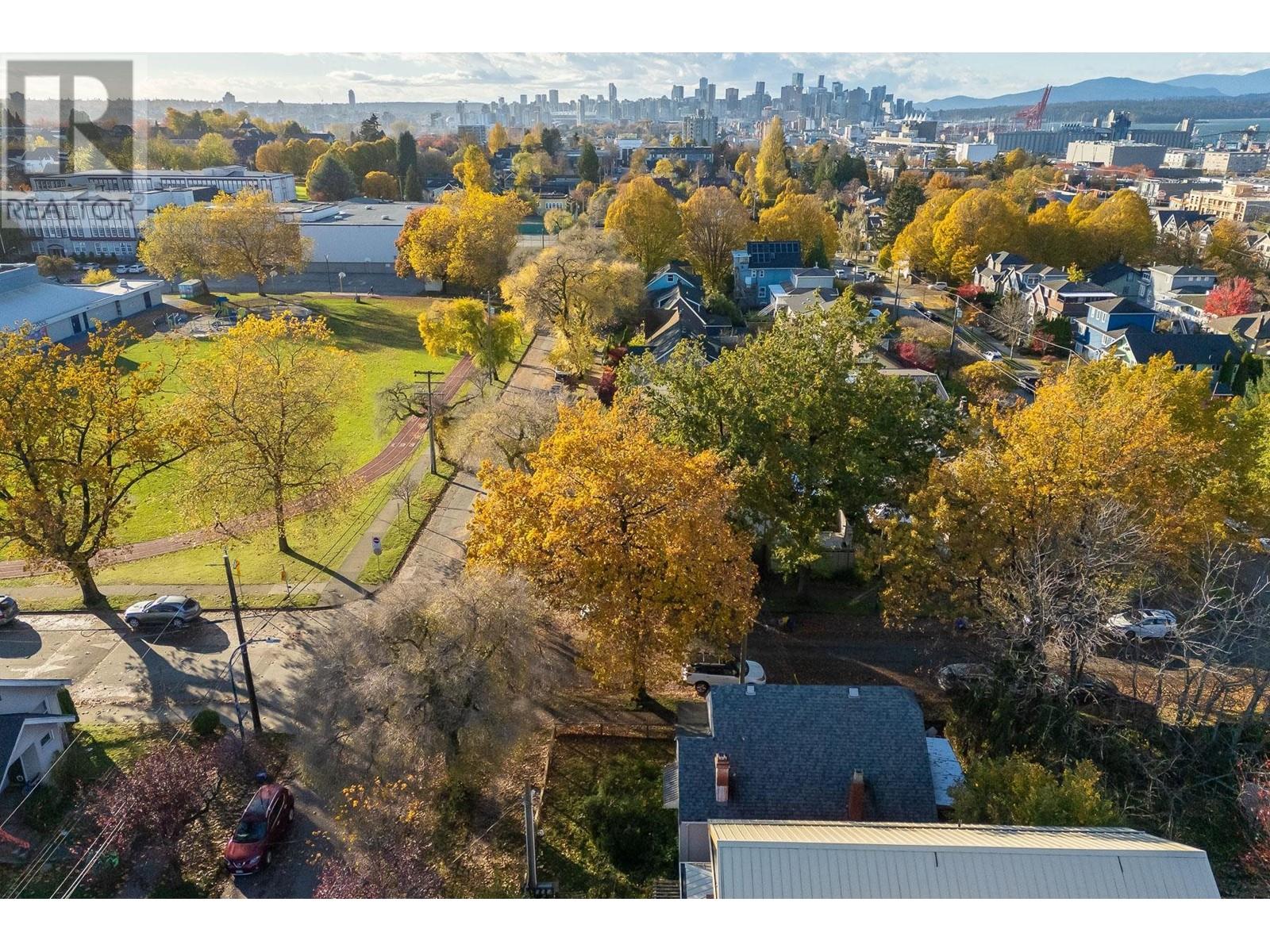 Listing Picture 10 of 25 : 2305 TURNER STREET, Vancouver / 溫哥華 - 魯藝地產 Yvonne Lu Group - MLS Medallion Club Member