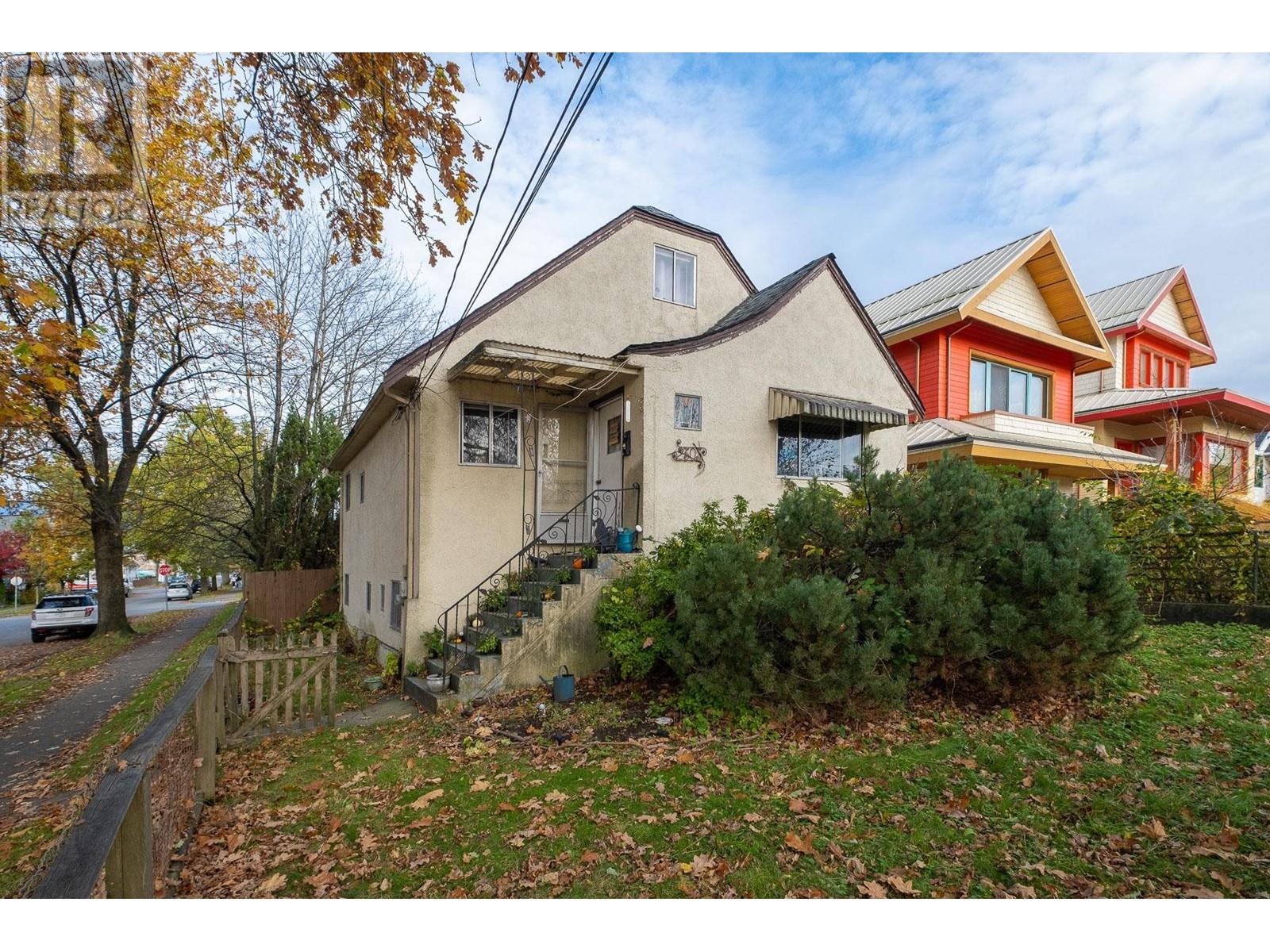 Listing Picture 12 of 25 : 2305 TURNER STREET, Vancouver / 溫哥華 - 魯藝地產 Yvonne Lu Group - MLS Medallion Club Member