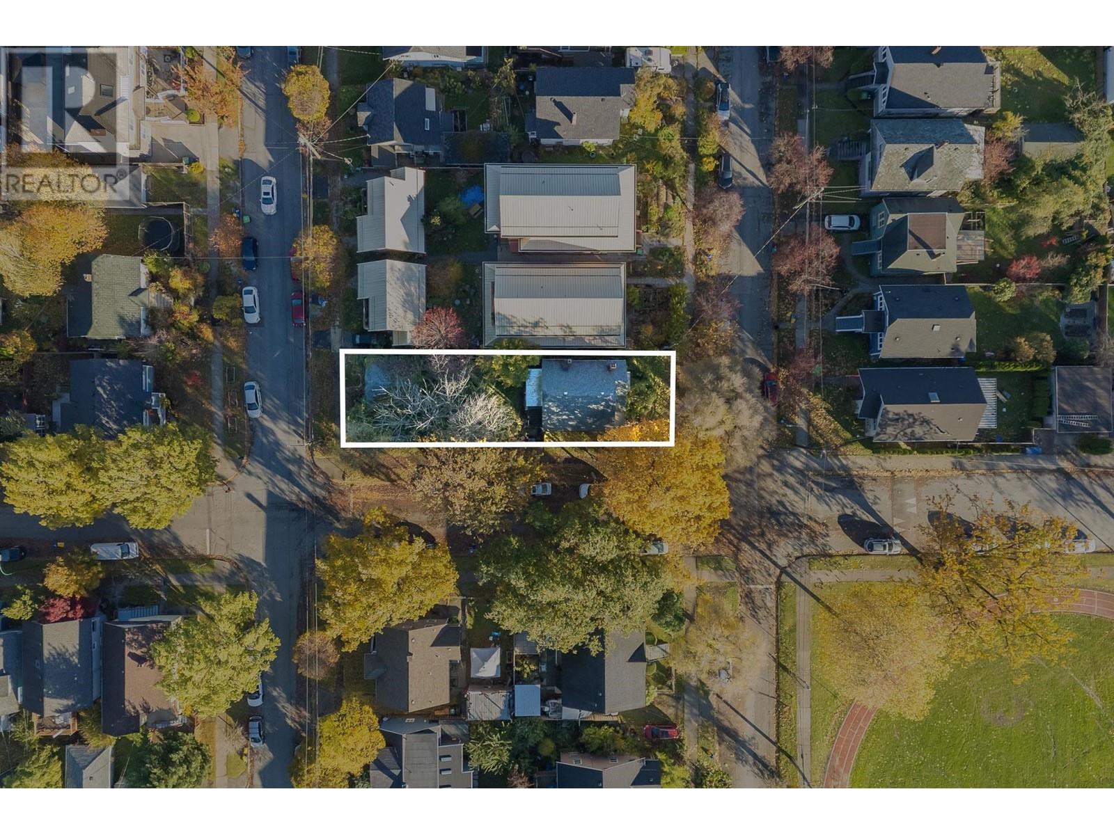 Listing Picture 2 of 25 : 2305 TURNER STREET, Vancouver / 溫哥華 - 魯藝地產 Yvonne Lu Group - MLS Medallion Club Member