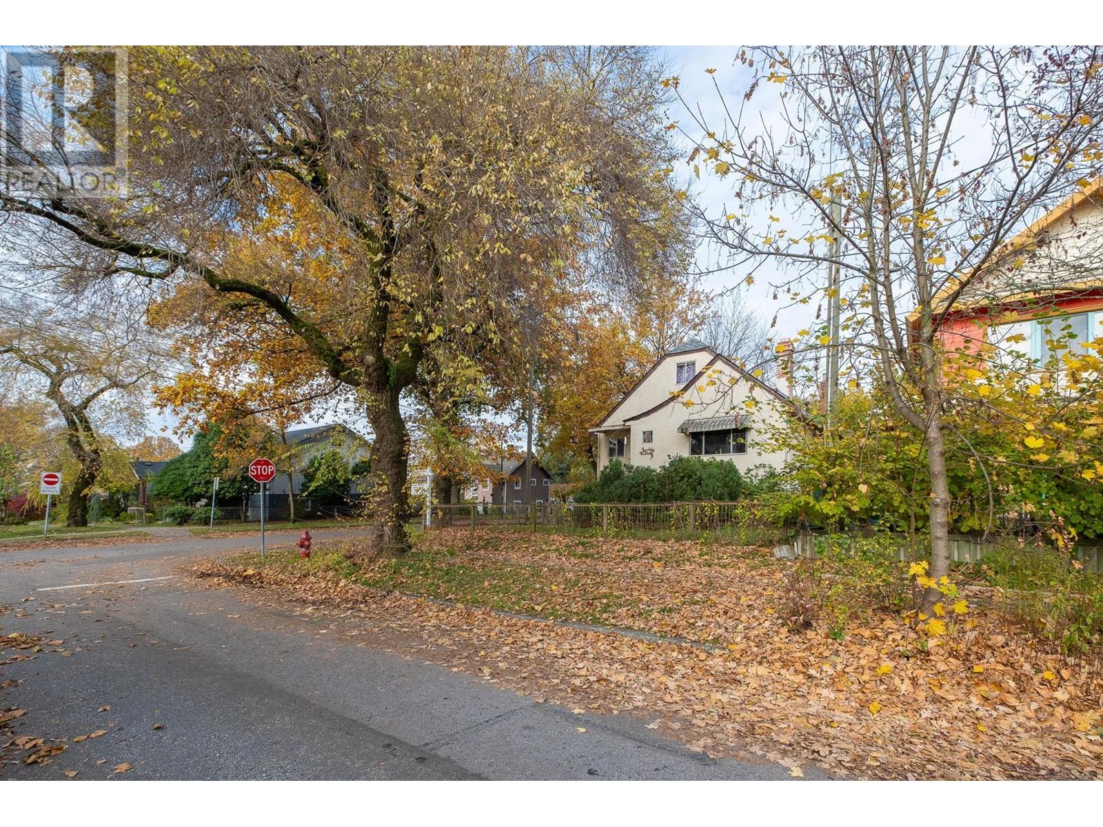 Listing Picture 8 of 25 : 2305 TURNER STREET, Vancouver / 溫哥華 - 魯藝地產 Yvonne Lu Group - MLS Medallion Club Member